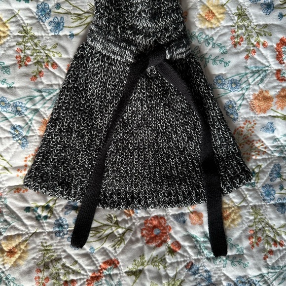 Women’s Loft Sweater, Black/White/Gray Tie Bell Sleeve Sweater M - Picture 9 of 15